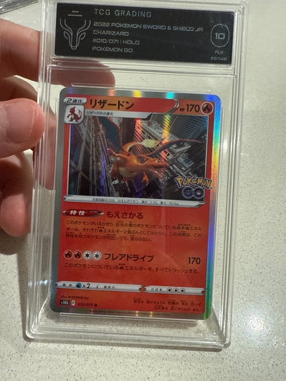 Charizard  10/70 holo pokemon go TCG 10